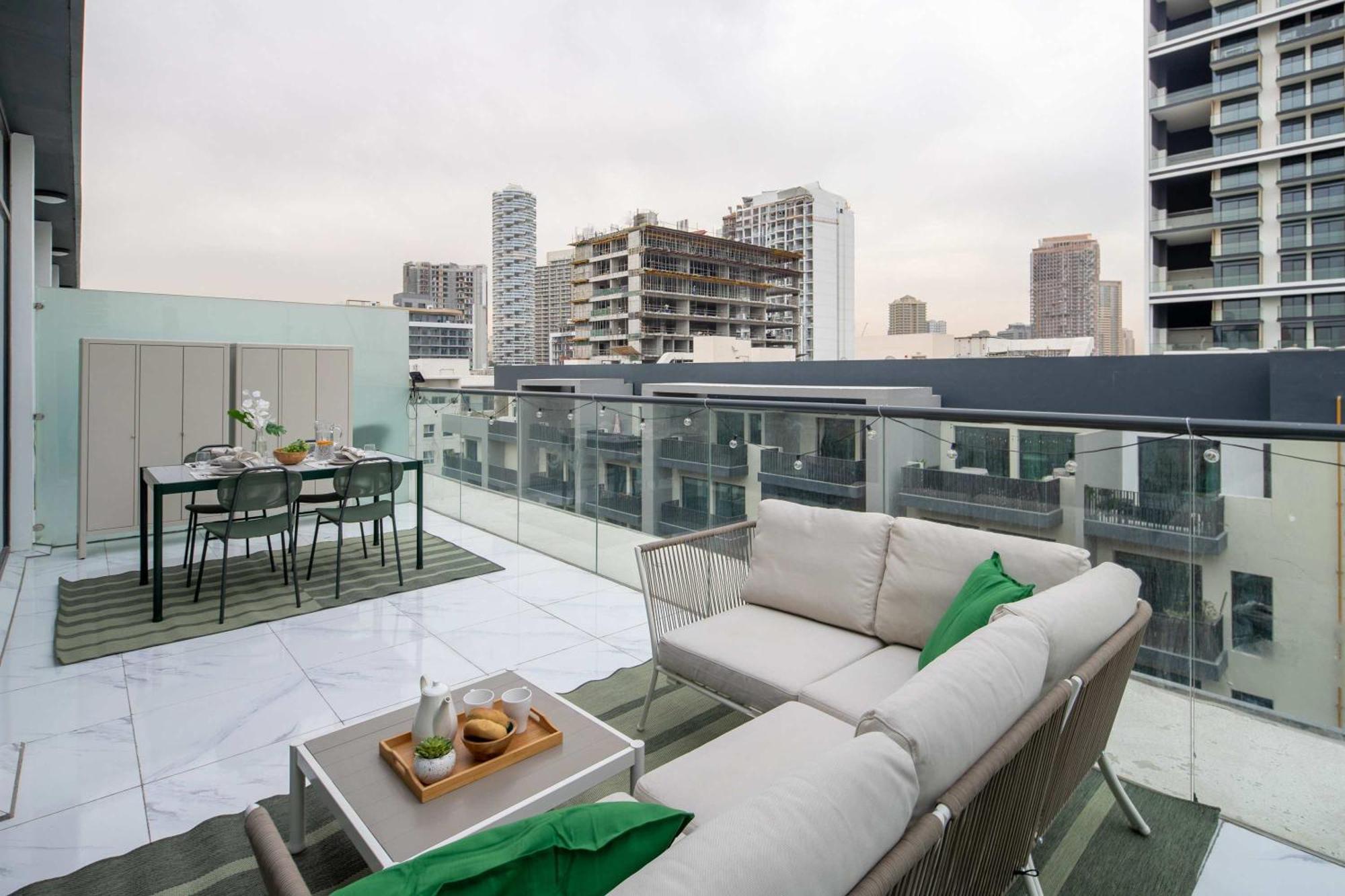 Frank Porter - Serenity Lakes 5 Dubai