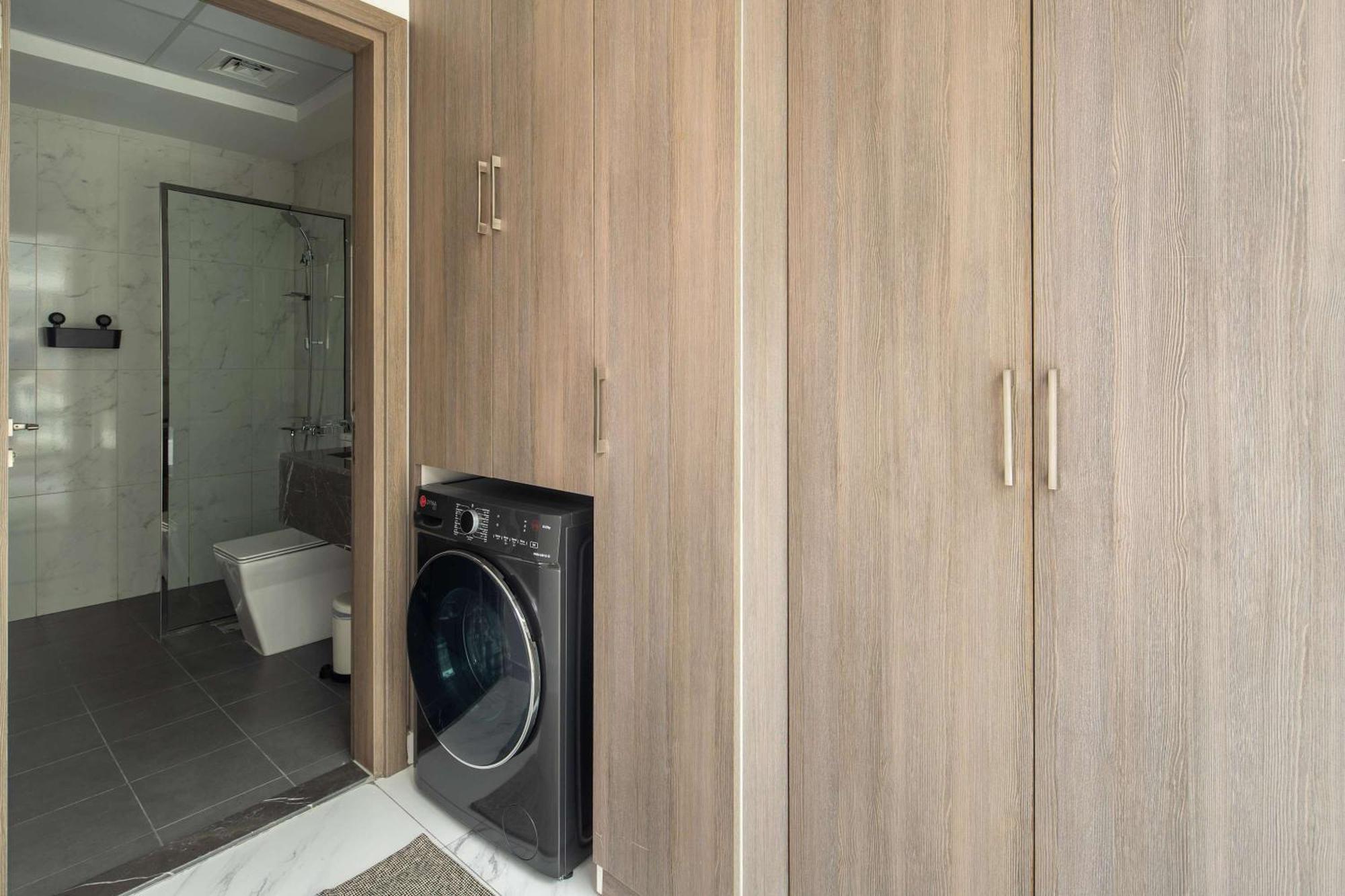 Frank Porter - Serenity Lakes 5 Apartment Dubai